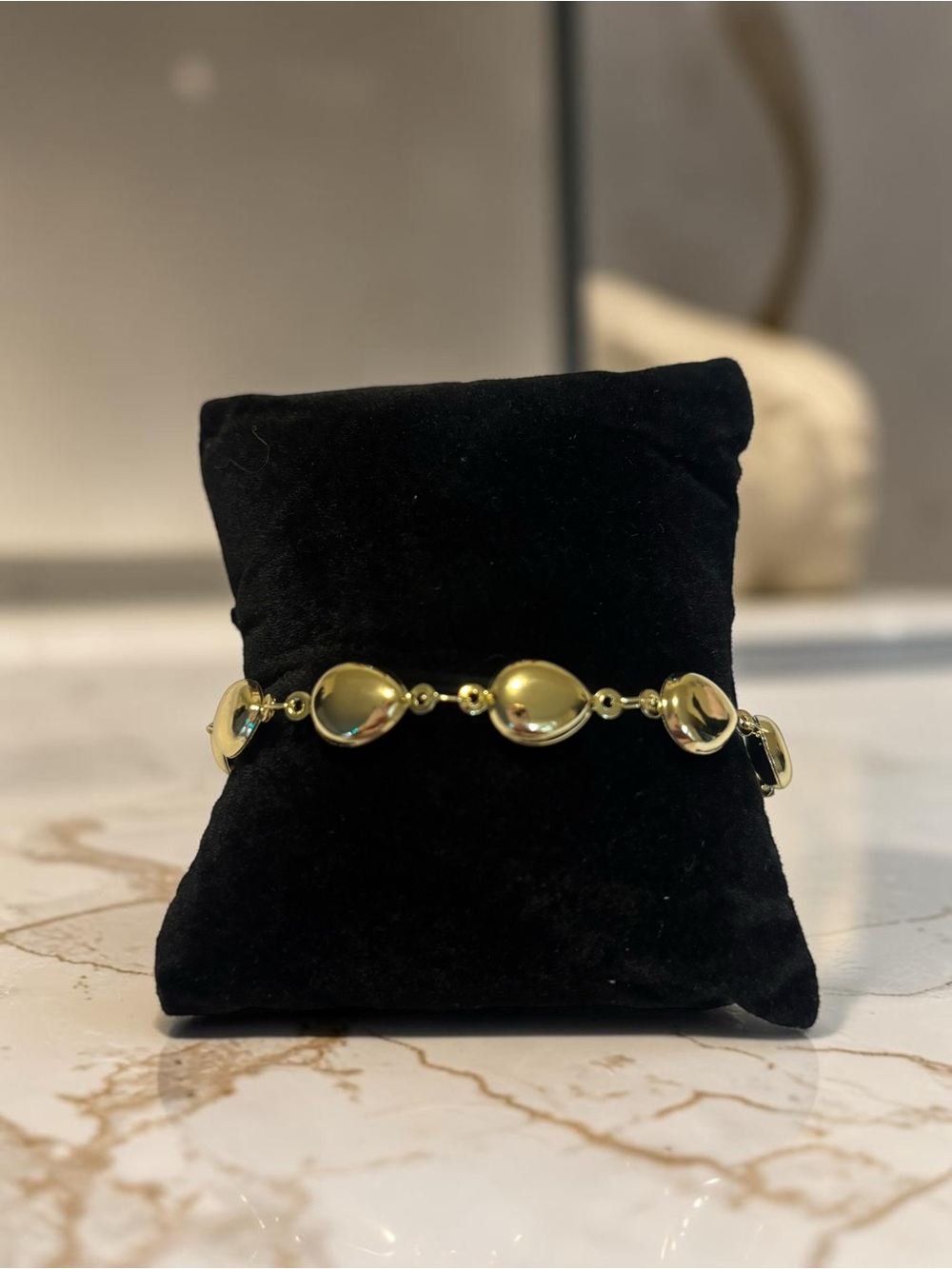 Gold Teardrop Link Bracelet